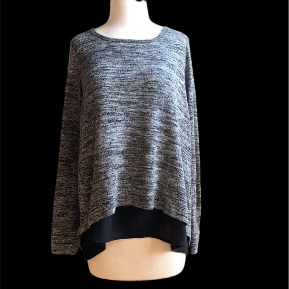 Larry Levine Black & Gray Lightweight Sweater/Blouse with sheer panel back - Picture 8 of 10